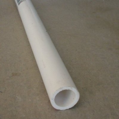 Transportau o ţeavă din PVC furată, cu o căruţă